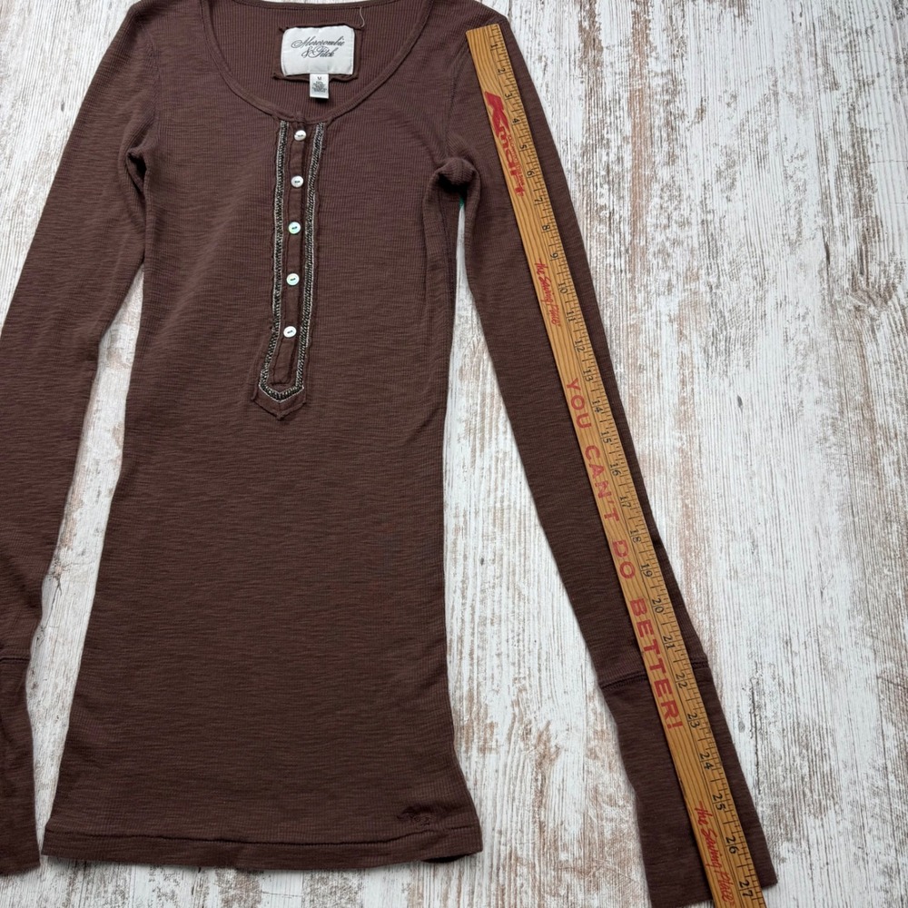 VTG Y2K Abercrombie & Fitch Brown Fitted Ribbed Henley Long Sleeve Top Medium - Picture 8 of 9